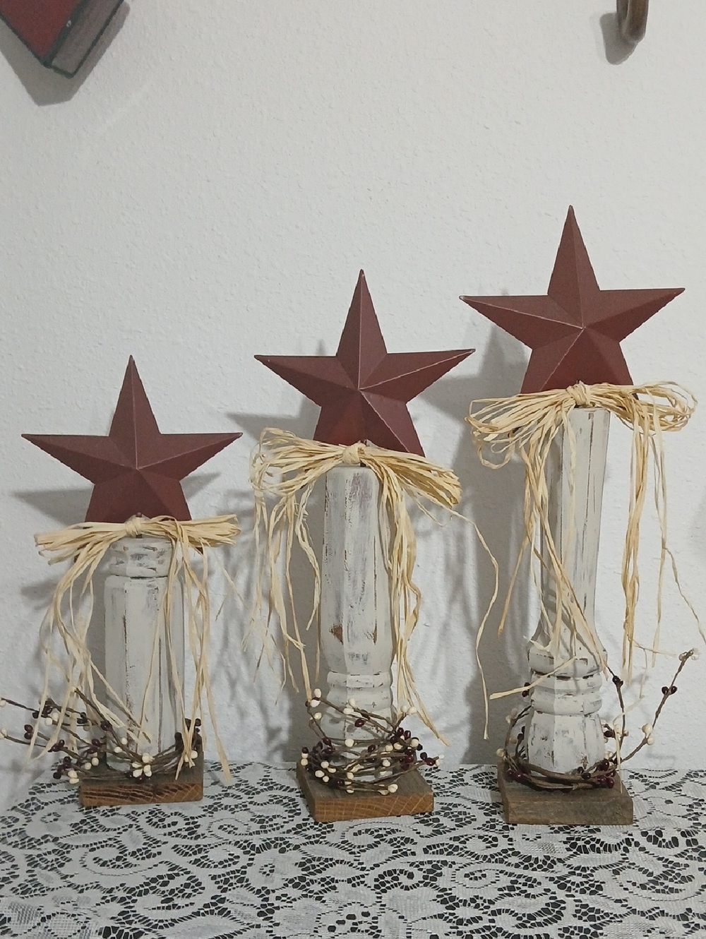 Rustic White Pedestal Star Decor - Set of 3